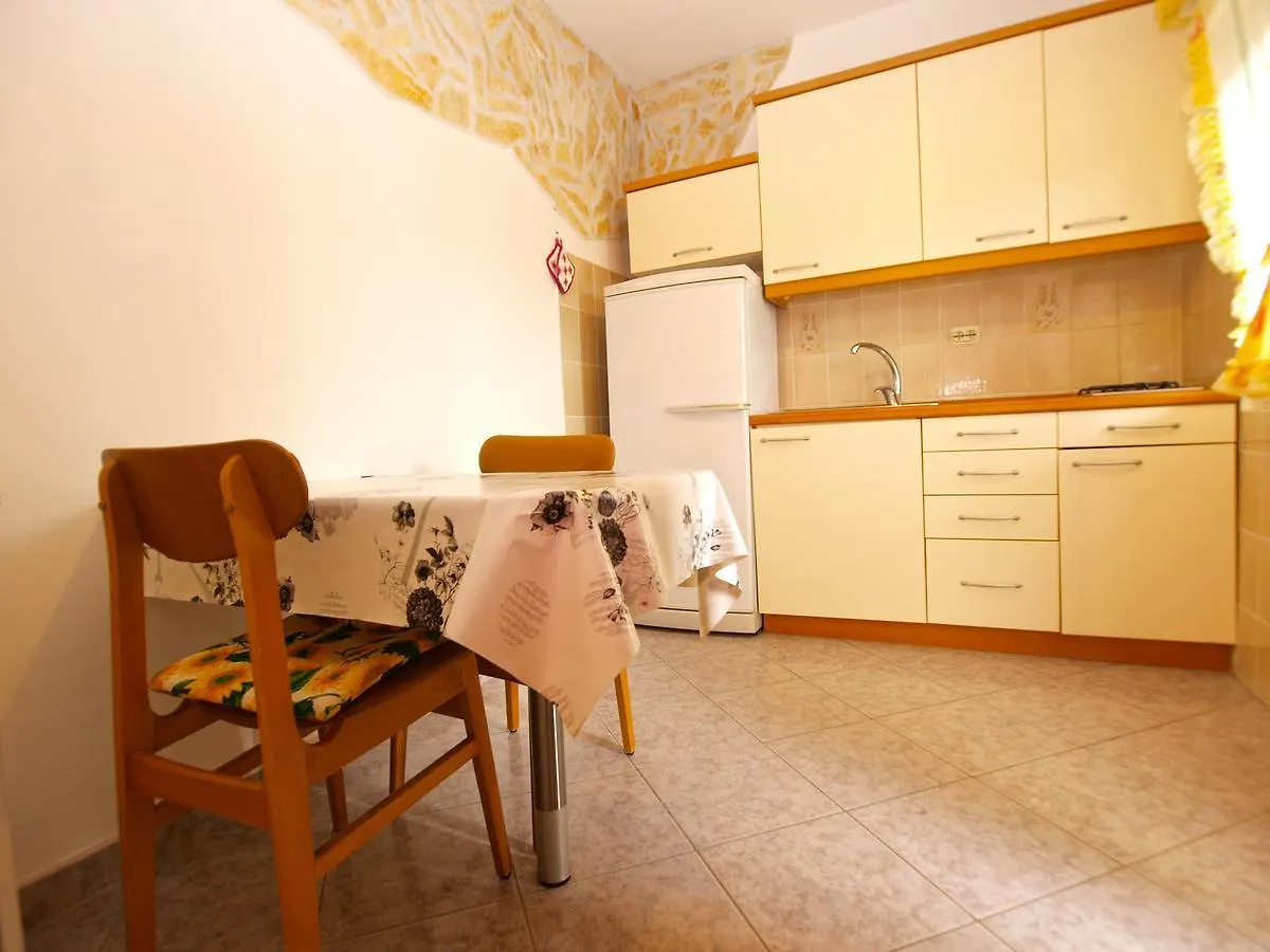 Apartments Luciano 1576 Liznjan Croatia