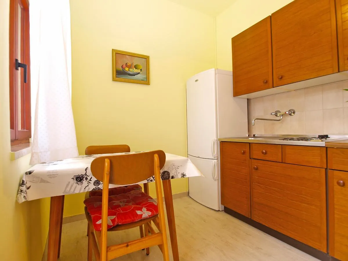 Apartments Luciano 1576 Liznjan