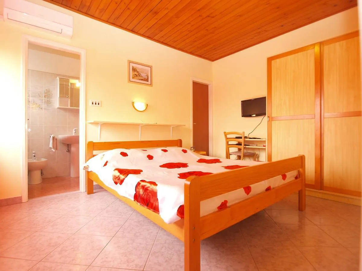Apartments Luciano 1576 Liznjan