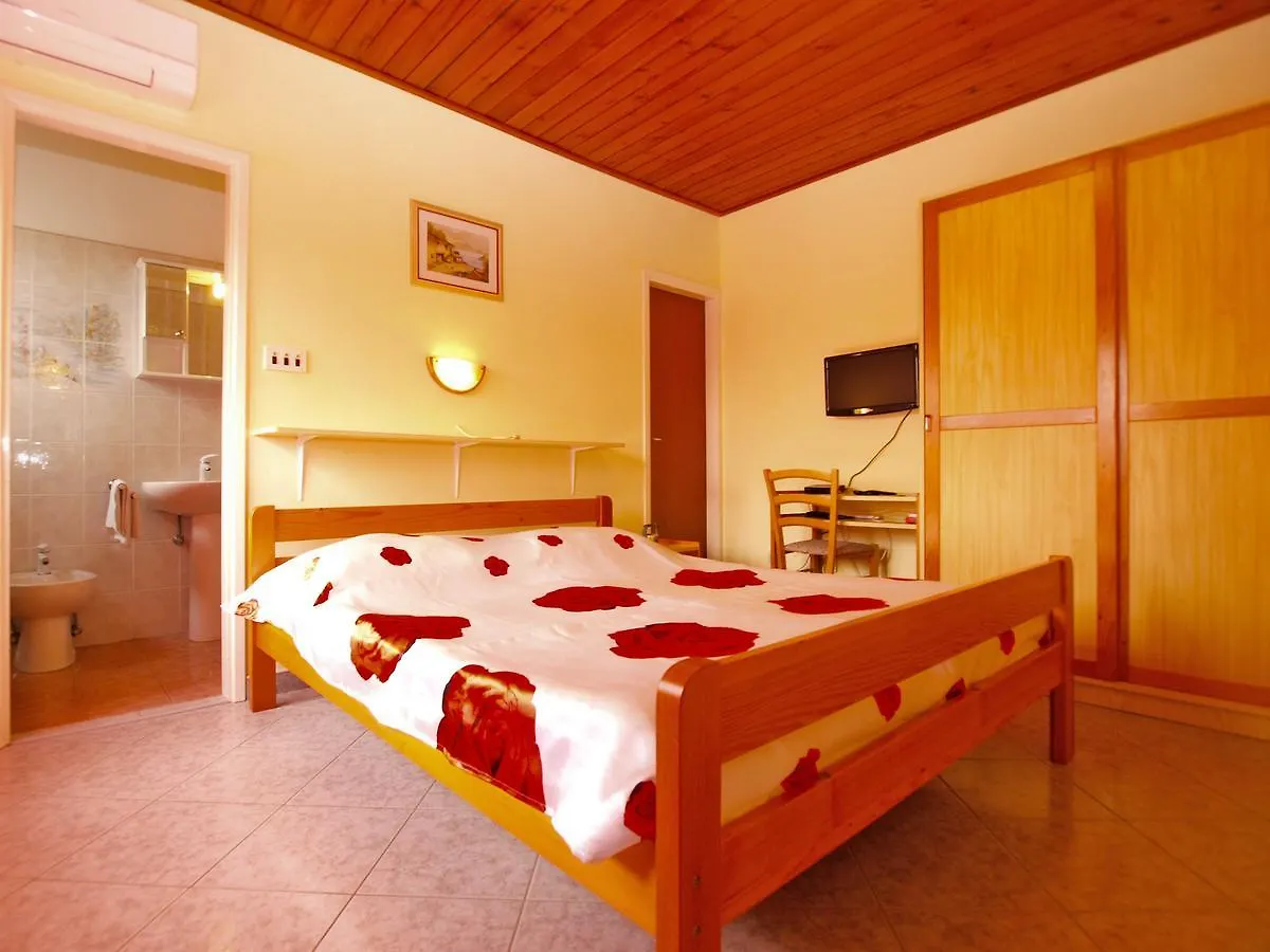 Apartments Luciano 1576 Ližnjan Croacia