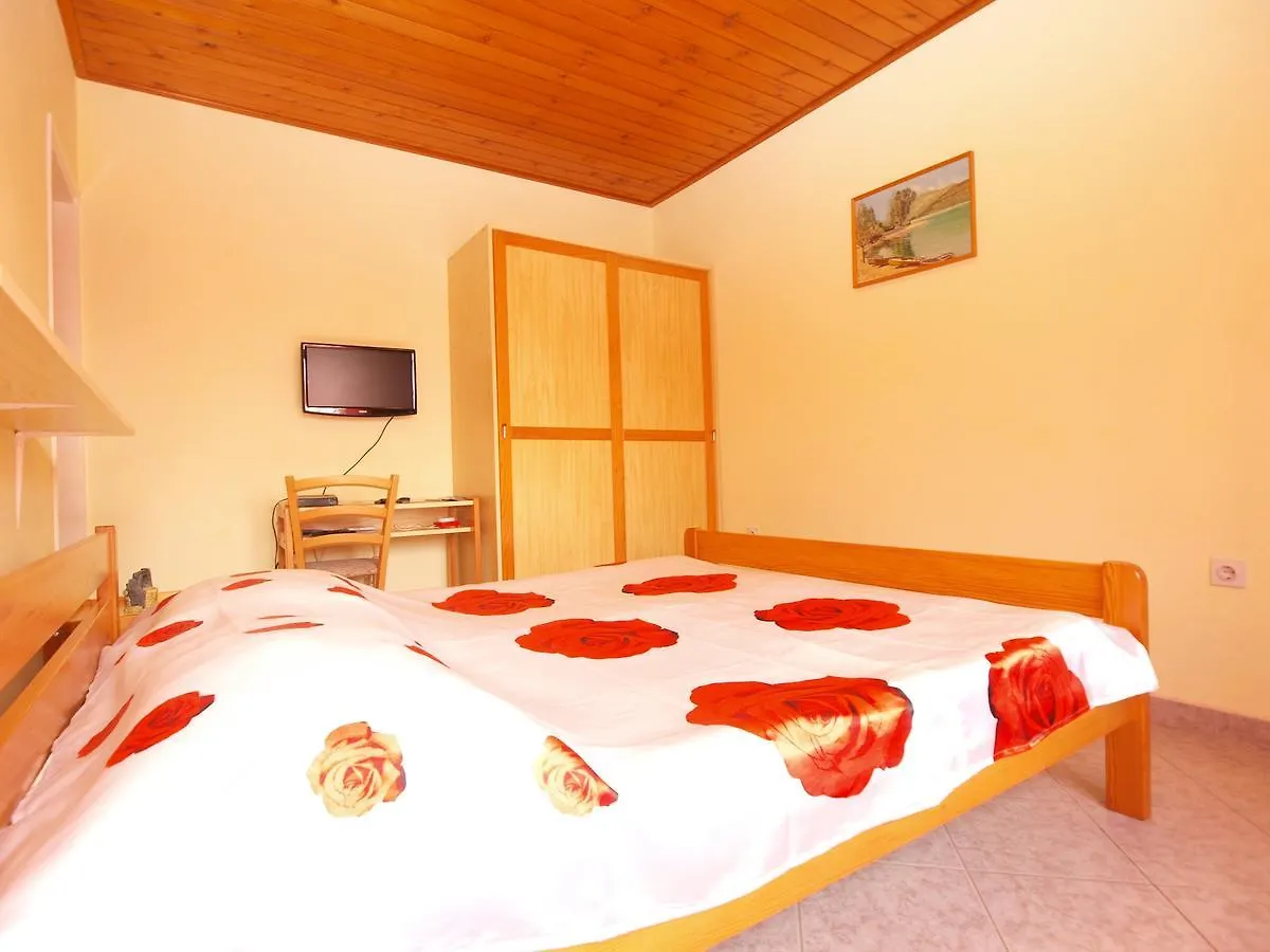 Apartments Luciano 1576 Liznjan