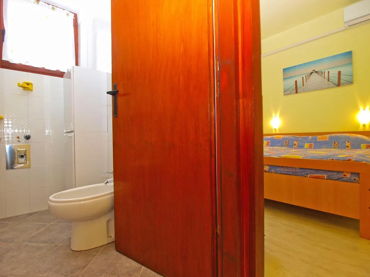 Apartments Luciano 1576 Ližnjan