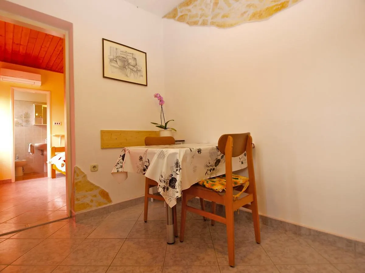 Apartments Luciano 1576 Liznjan