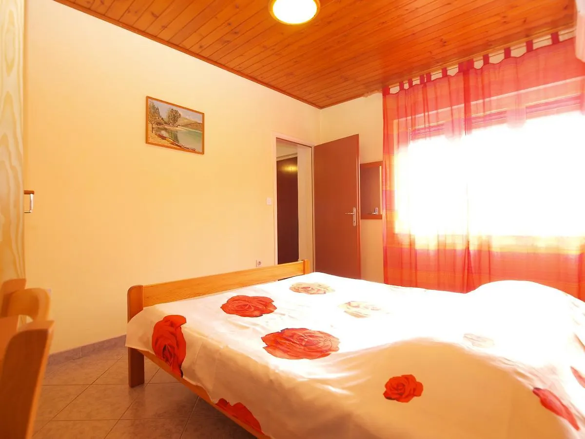 Apartments Luciano 1576 Liznjan