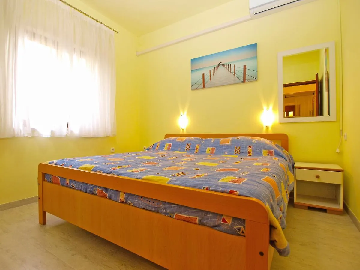 Apartments Luciano 1576 Liznjan
