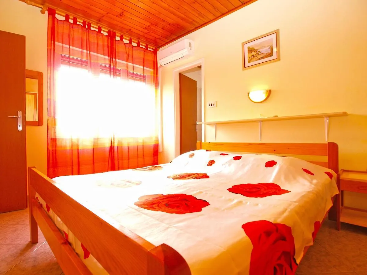 Apartments Luciano 1576 Liznjan Croatia