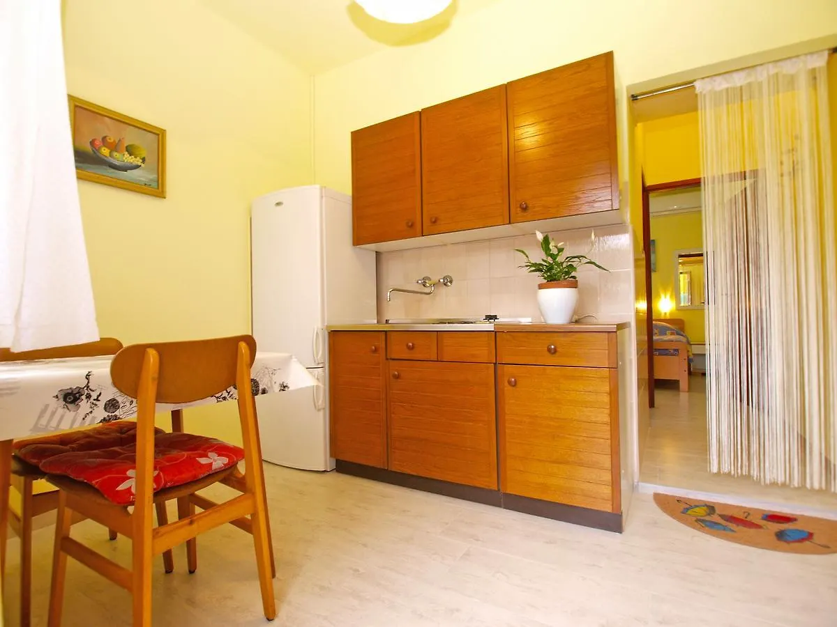 Apartments Luciano 1576 Liznjan