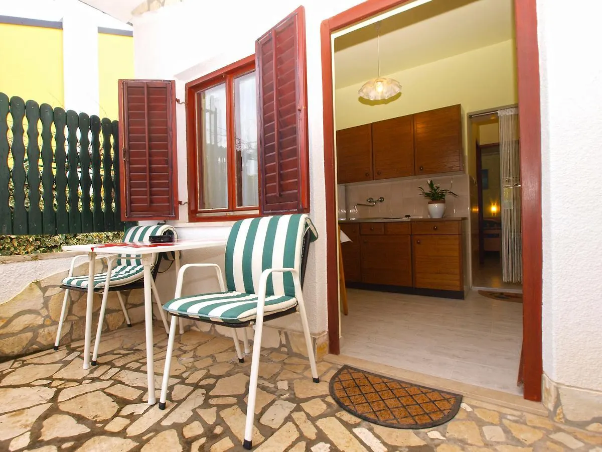 Apartments Luciano 1576 Ližnjan