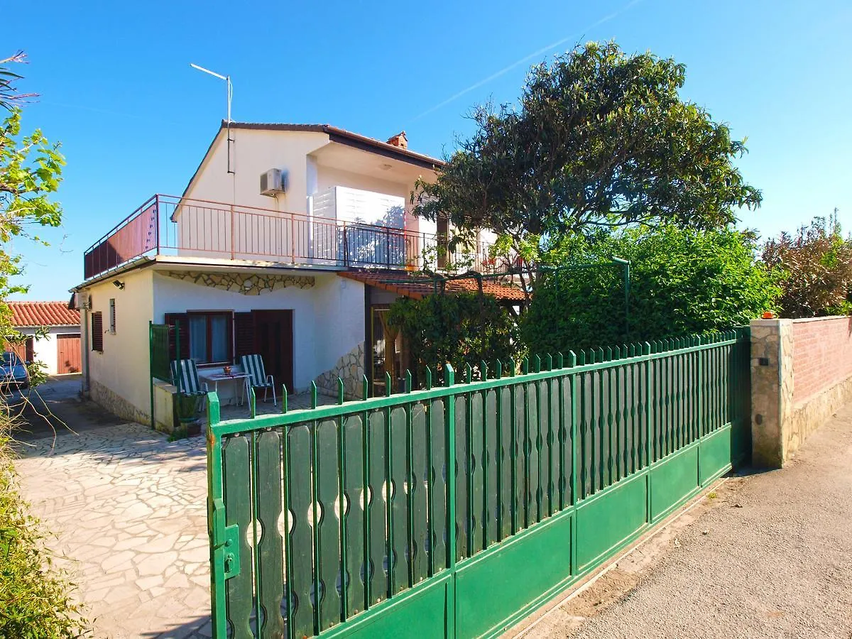 Apartments Luciano 1576 Liznjan