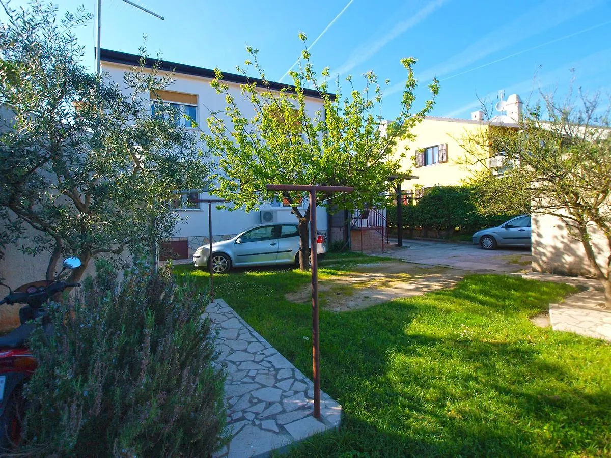 Apartments Luciano 1576 Ližnjan