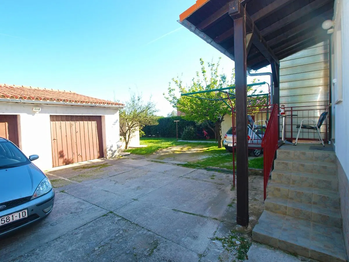 Apartments Luciano 1576 Liznjan