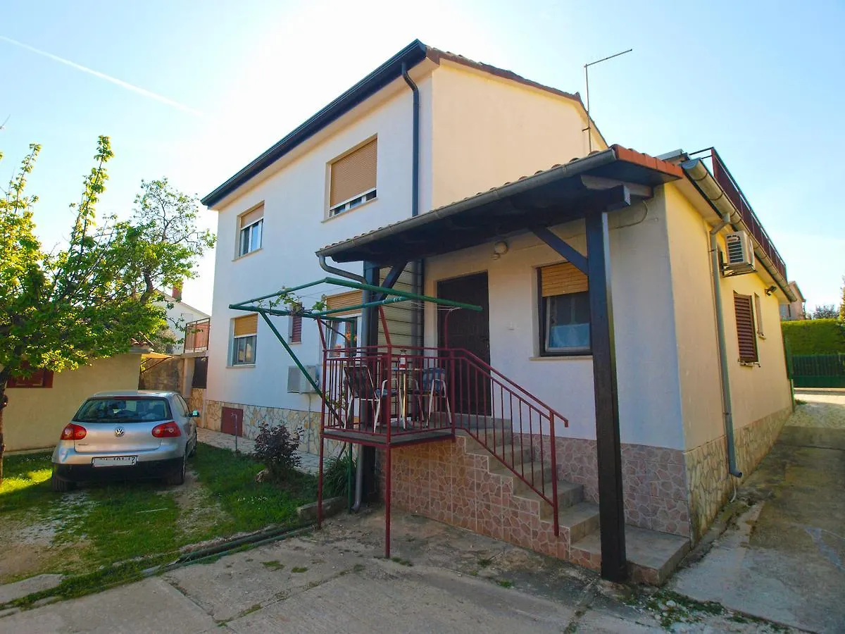 Apartments Luciano 1576 Liznjan